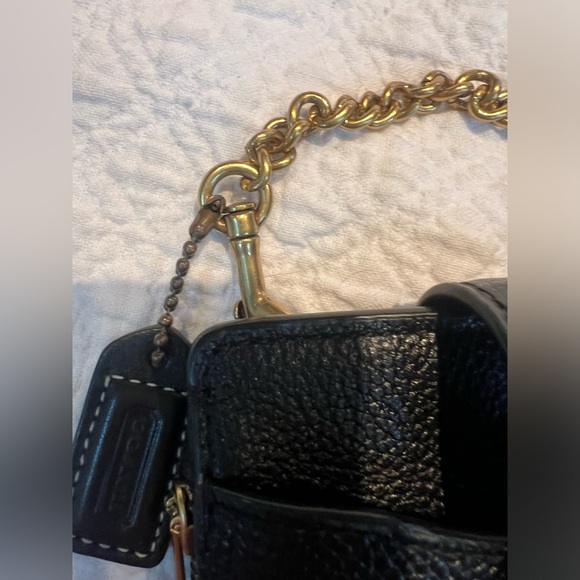 Gorgeous Coach Legacy Black 🖤 Pebble Leather Phone Wallet Heavy Duty Curb Chain - Picture 9 of 13
